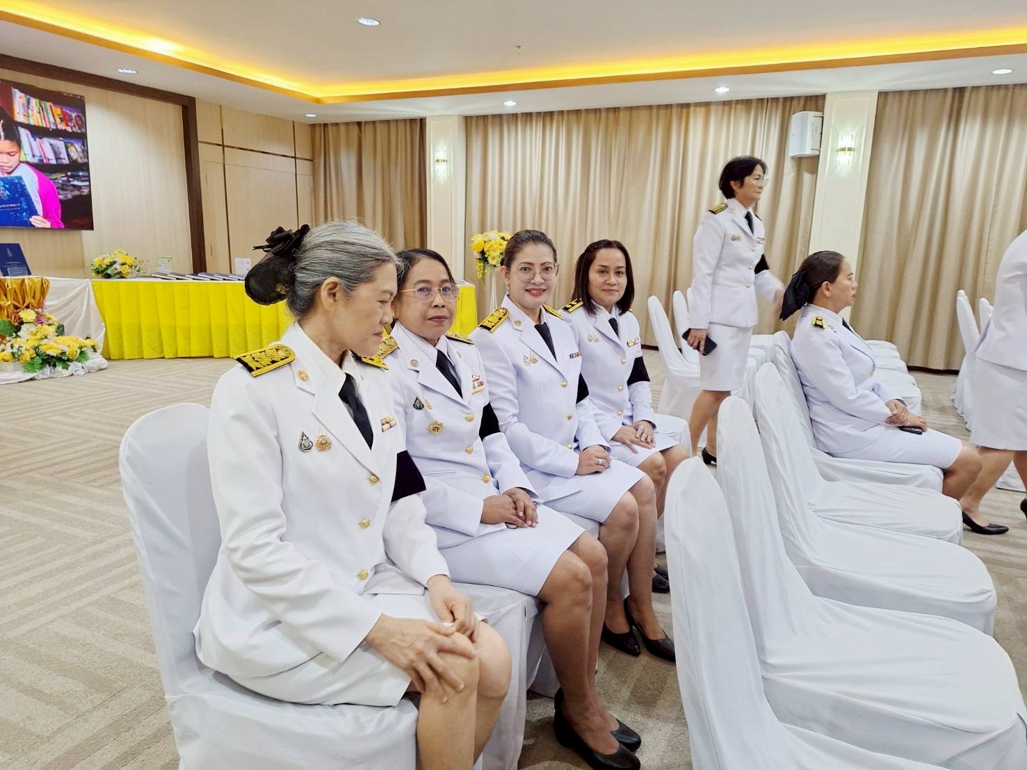 title - วันที่ 2 มีนาคม 2569 เวลา 10.00 น. นายวิทูล ประดิษฐบุญ ปฏิรูปที่ดินจังหวัดปราจีนบุรี มอบหมายให้ เจ้าหน้าที่ ส.ป.ก.ปราจีนบุรี เข้าร่วมพิธีมอบปฏิทินหลวง พุทธศักราช 2569 พระราชทานสำหรับความสุขปีใหม่ เบื้องหน้าพระบรมฉายาลักษณ์  และพิธีมอบหนังสือสารานุกรมไทยสำหรับเยาวชนฯ เล่ม 45 ฉบับพระราชทาน